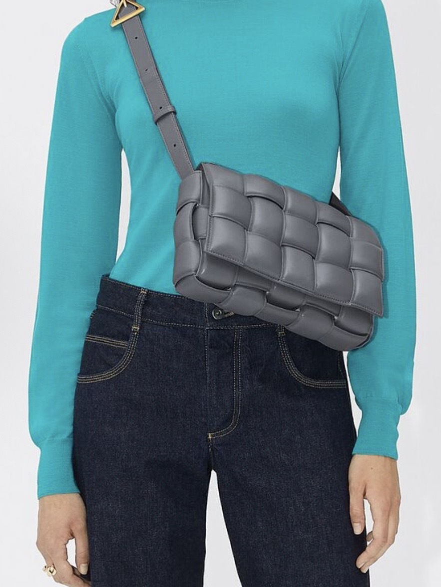 Bottega Veneta Padded Cassette 15格 Intreccio編織金扣 羊皮革枕頭包