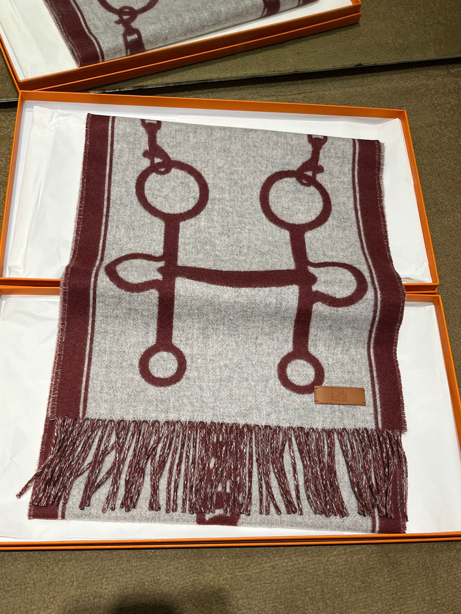 Casaque mors scarf 100%cashmere 30 x 160cm gris clair chiné/rouge H