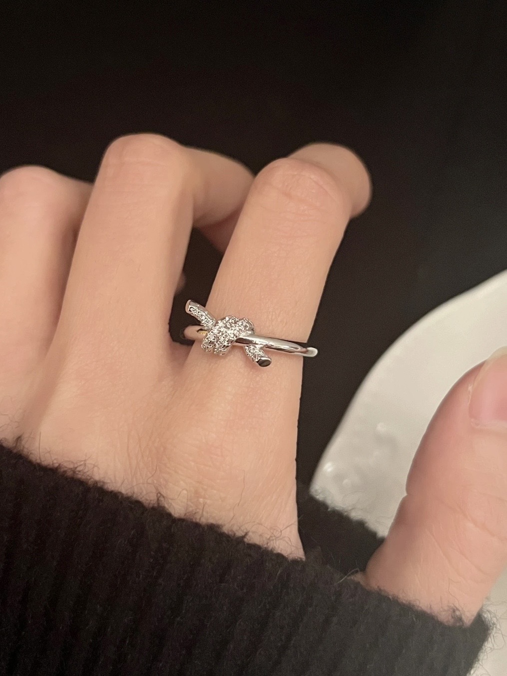 TIFFANY & CO. 相互纏繞鑲鑽 18K白金戒指