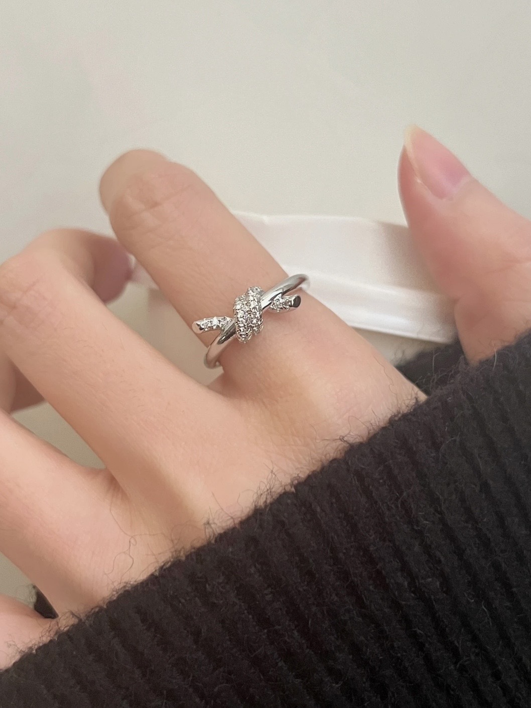 TIFFANY & CO. 相互纏繞鑲鑽 18K白金戒指