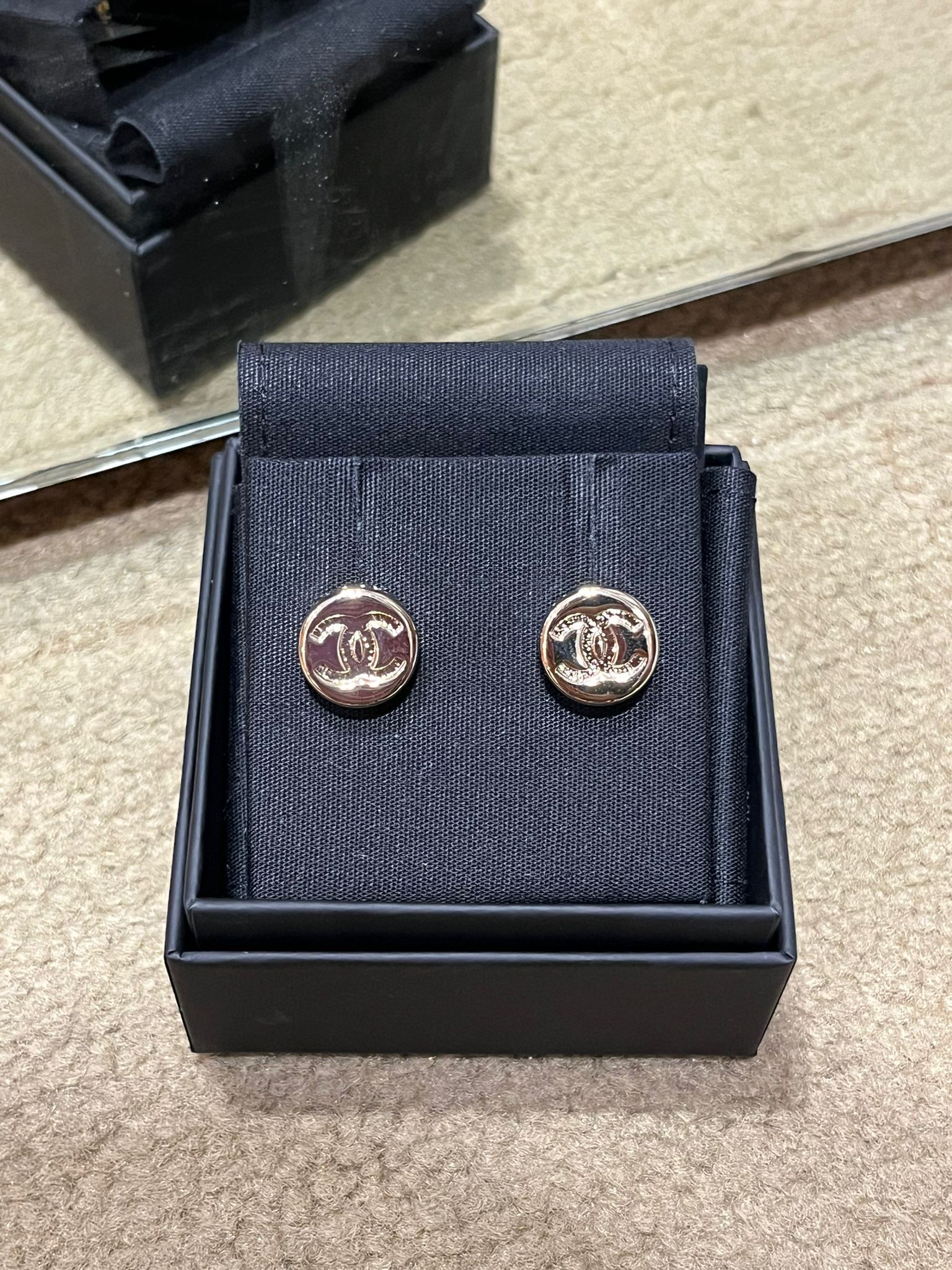 Chanel 25c 淡金耳環