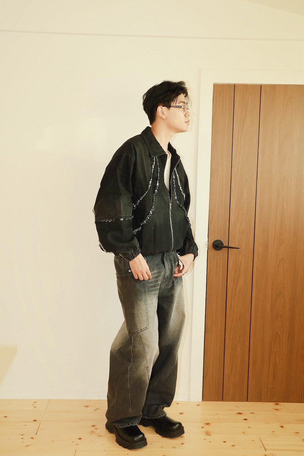 側大口袋 線條彎刀 後鬆緊 刷色 #牛仔褲