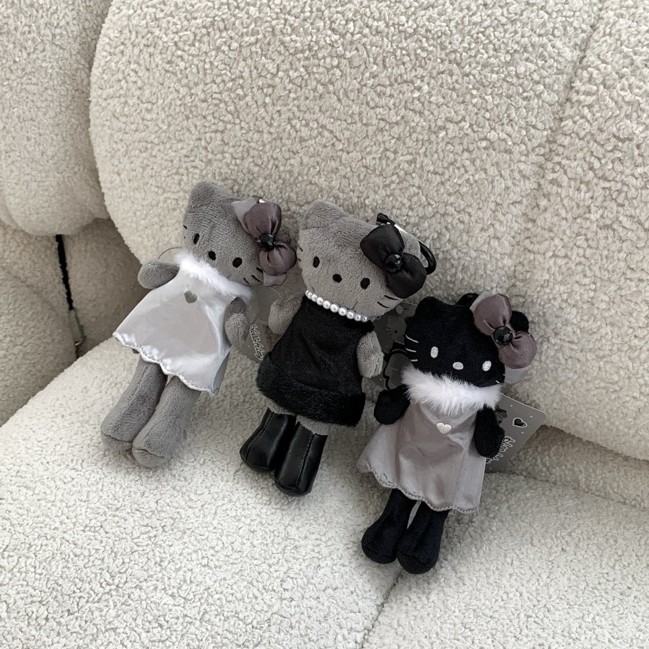 #現貨供應 三麗鷗 凱蒂貓 hello kitty 灰色系列 長腿 90s 風格升級 吊飾娃娃
