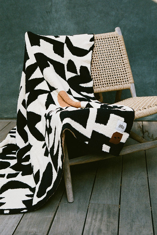 SLOWTIDE - UPTON 毛絨針織蓋毯（黑白拼接）