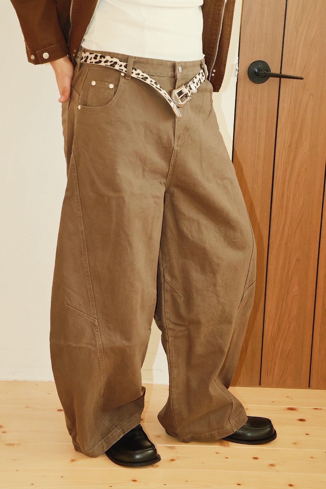 素面 卯釘 摺痕 線條 彎刀 #牛仔褲