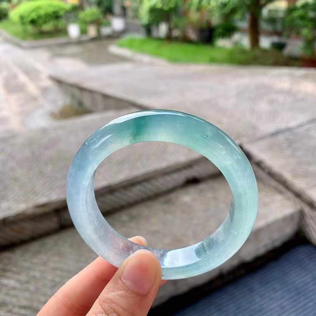 9235655 54mm冰種飄綠翡翠手鐲