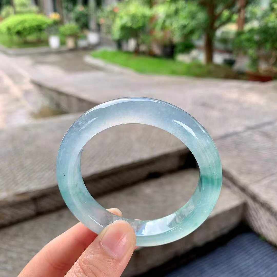 9235655 54mm冰種飄綠翡翠手鐲