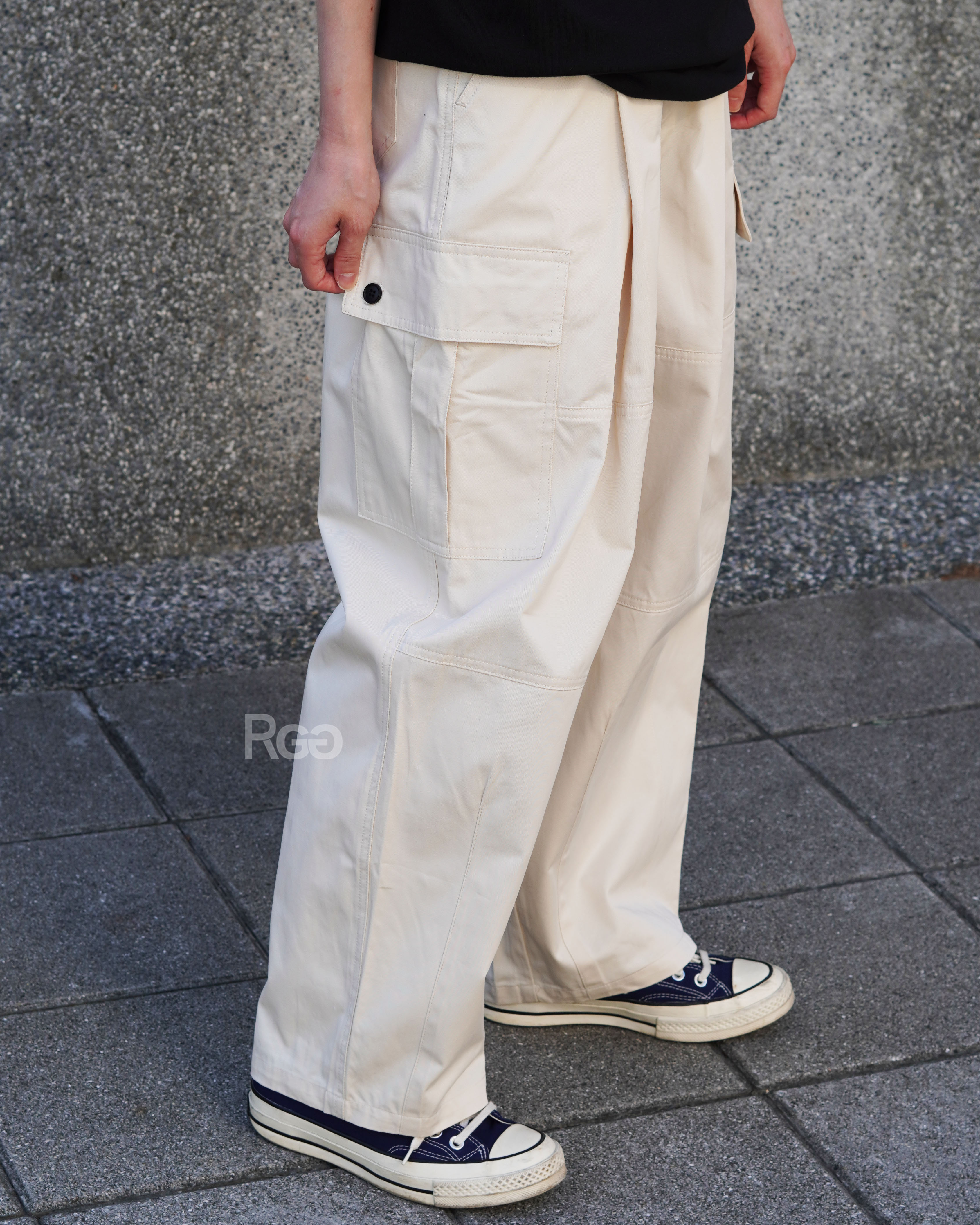 女裝厚磅斜紋布寬版工作褲米杏細節照