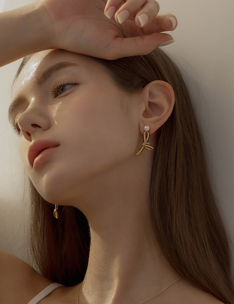 滿鑽綁結珍珠。針式耳環