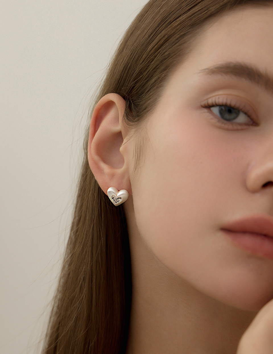 霧銀光感愛心。針式耳環