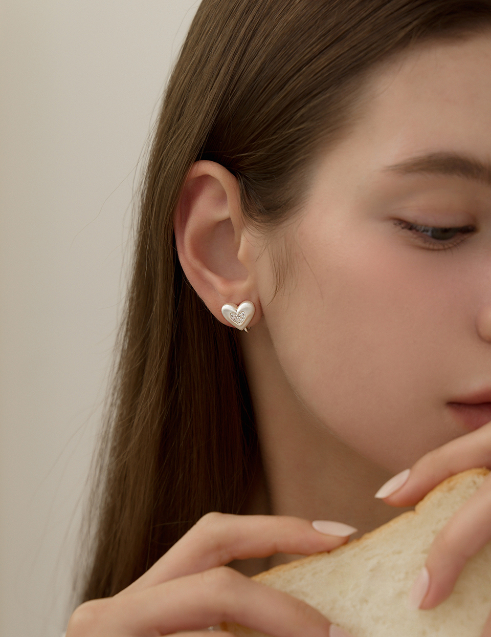 霧銀光感愛心。夾式耳環