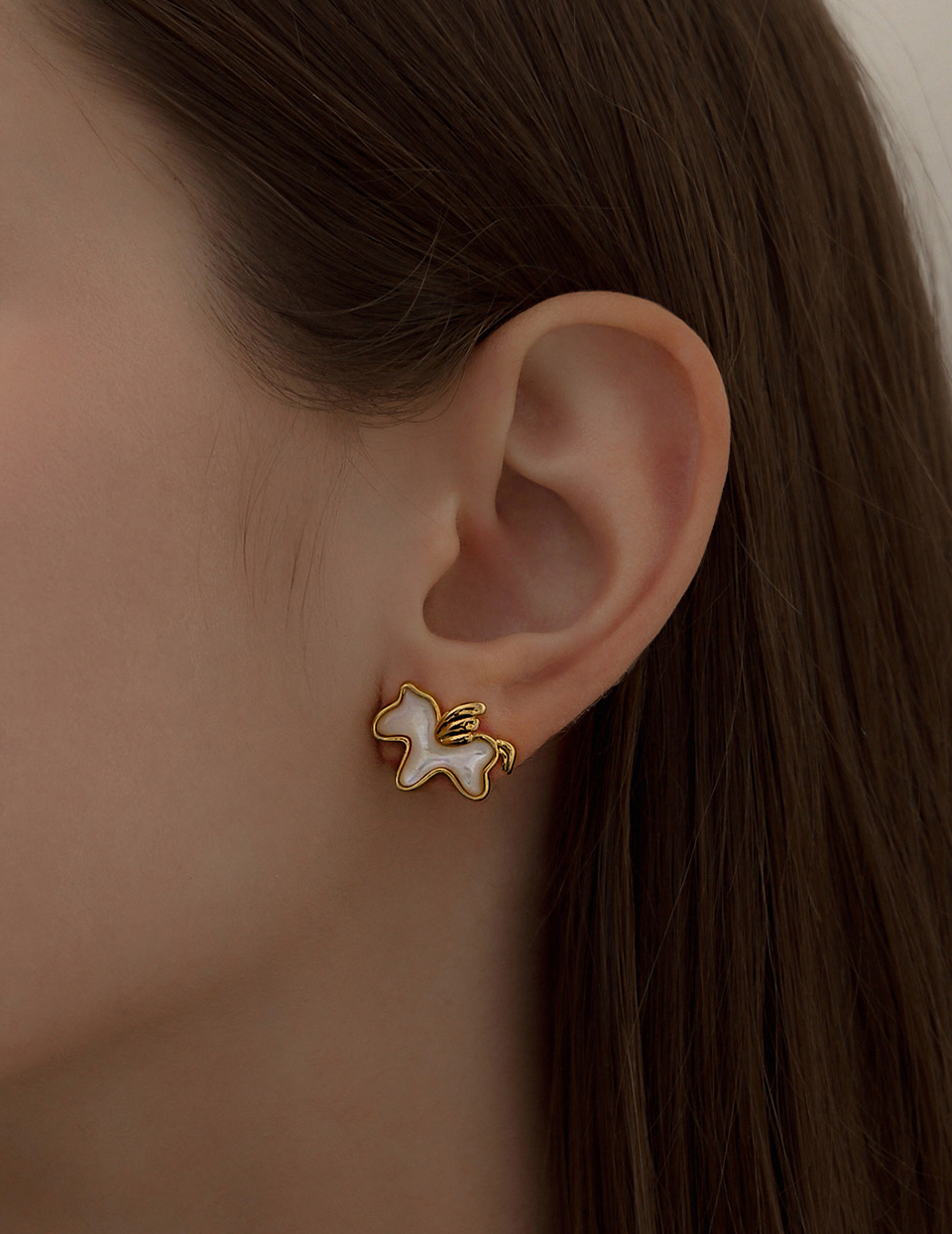 貝殼小飛馬。針式耳環