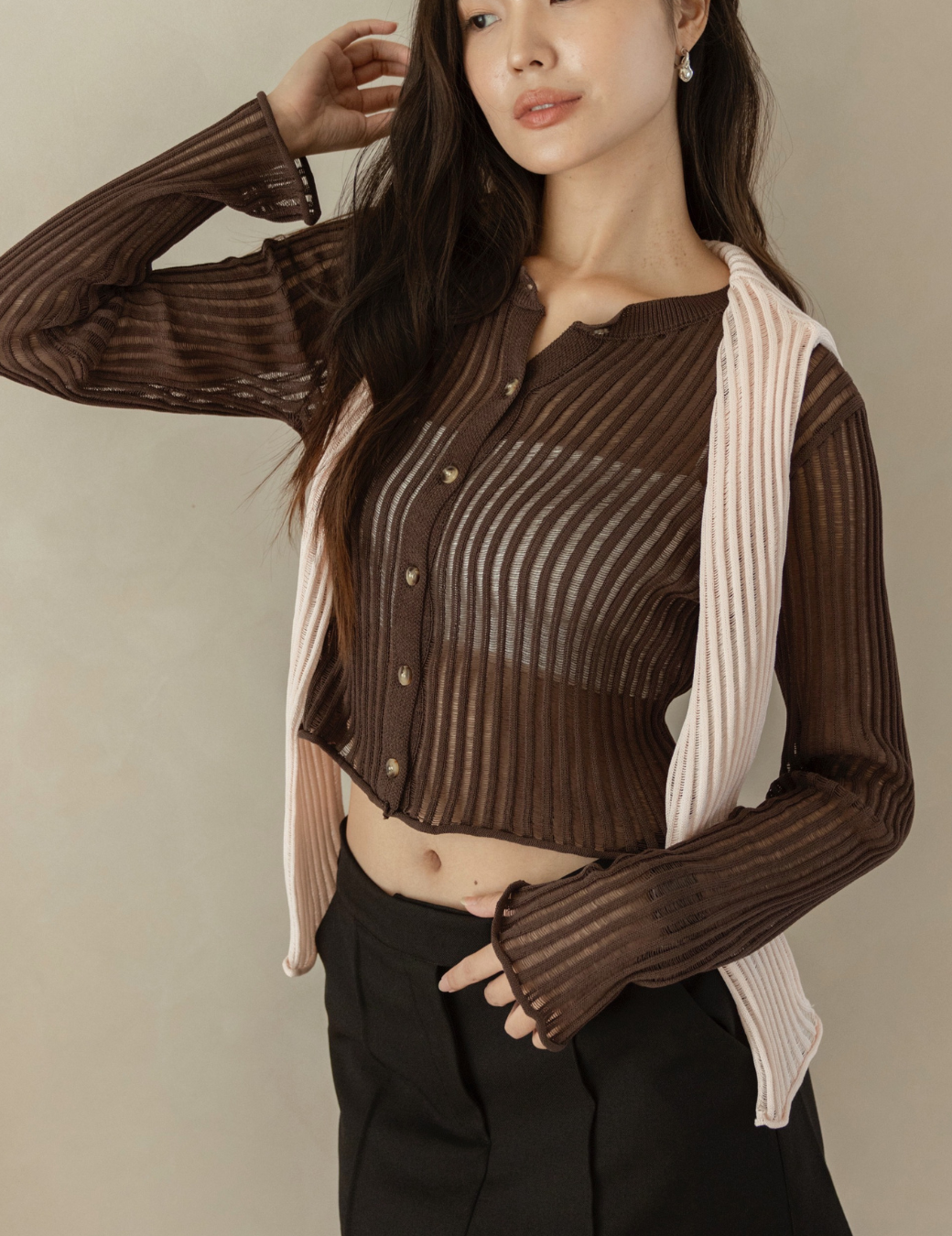 排扣簍空針織上衣（咖啡色/3尺寸）