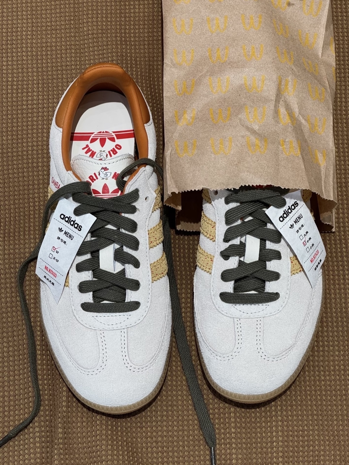 代購-＜台灣限定＞TAIPEI 台式炸雞排 X Adidas SAMBA OG 男女同款 KI7433