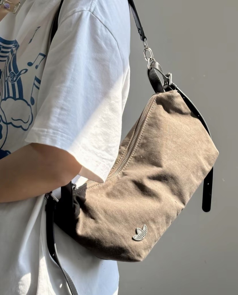 ADIDAS ORIGINALS 腋下包 單肩包 金屬小標 橄欖棕 棕色 KT0864 KT0865