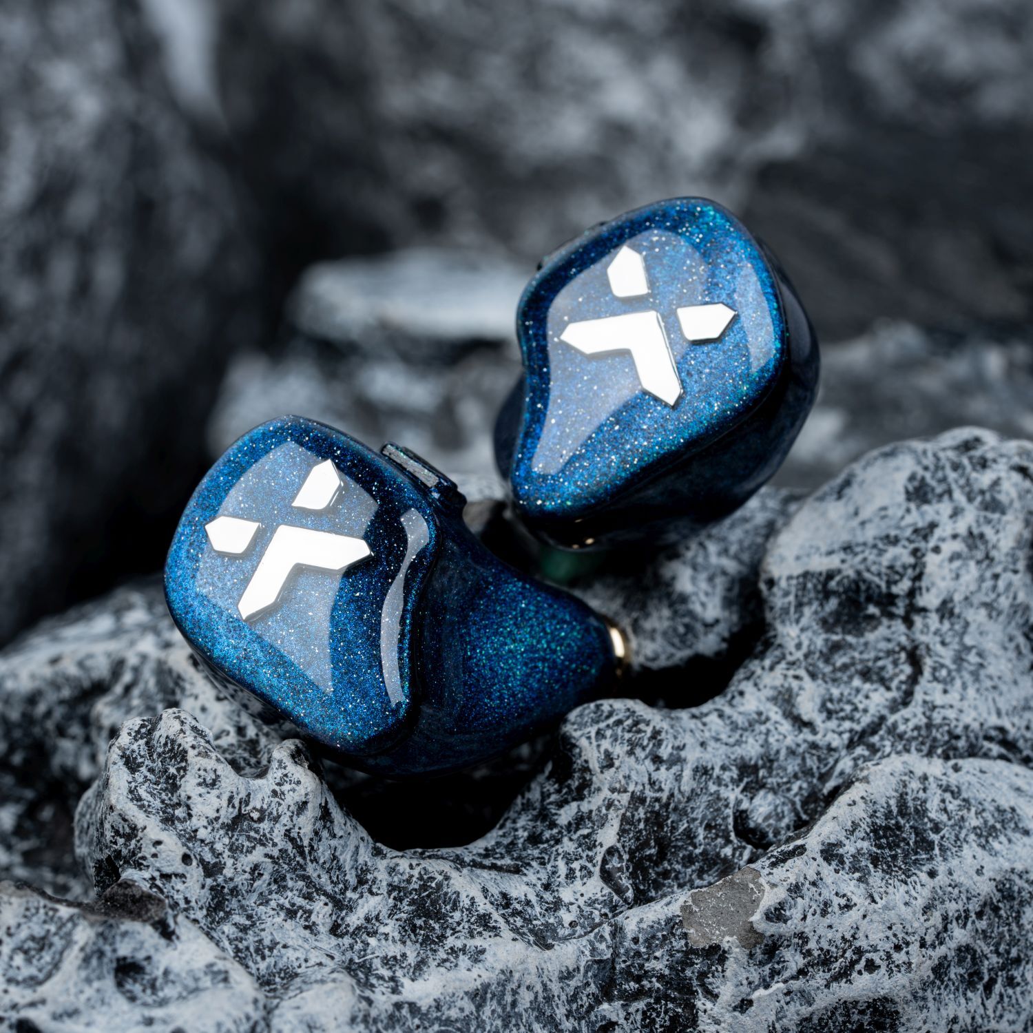 弱水時砂 Rose Technics – QT X 圈鐵混合入耳式耳機 | 7單元, 6動鐵+1動圈 | 4.4版本