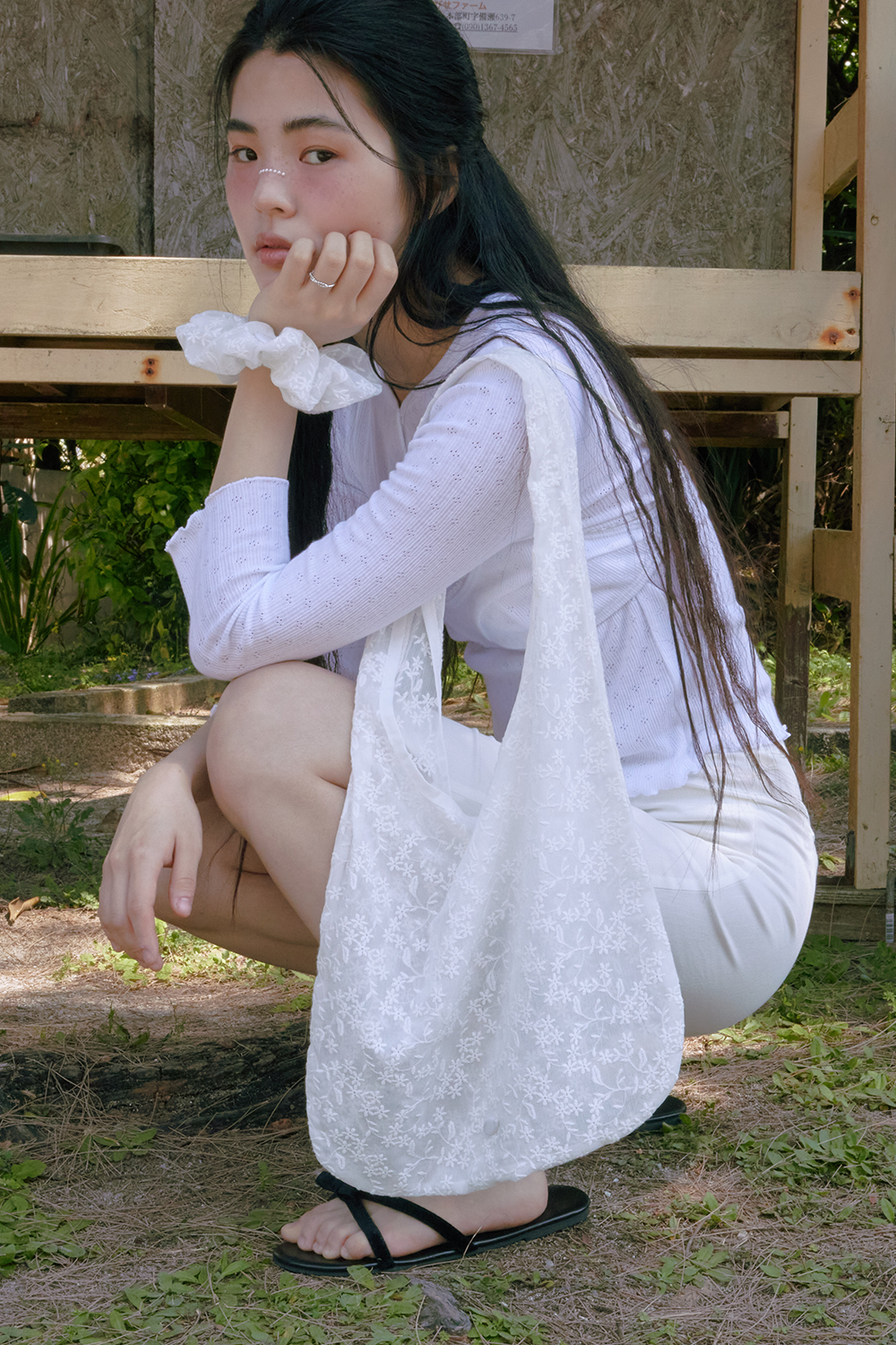 韓國濟州島 Mucu And Ebony 蕾絲 小花 單肩包 手提包 兩色 黑白