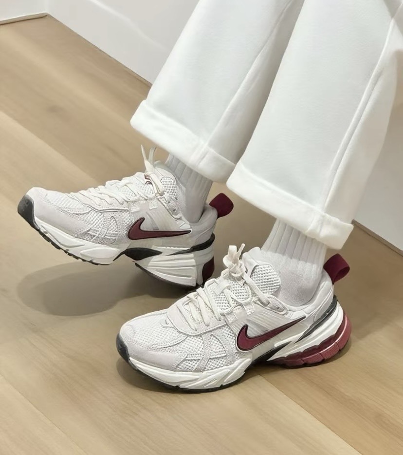 Nike V2K Run SE 酒紅 奶油白 復古 慢跑鞋 HQ3500-100