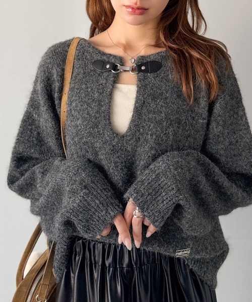 日本🇯🇵連線 Mily Bilet 皮革扣飾U領針織衫 扣頸設計 U領 馬海毛針織 寬鬆 長袖 3色(任買兩件711免運)/預購