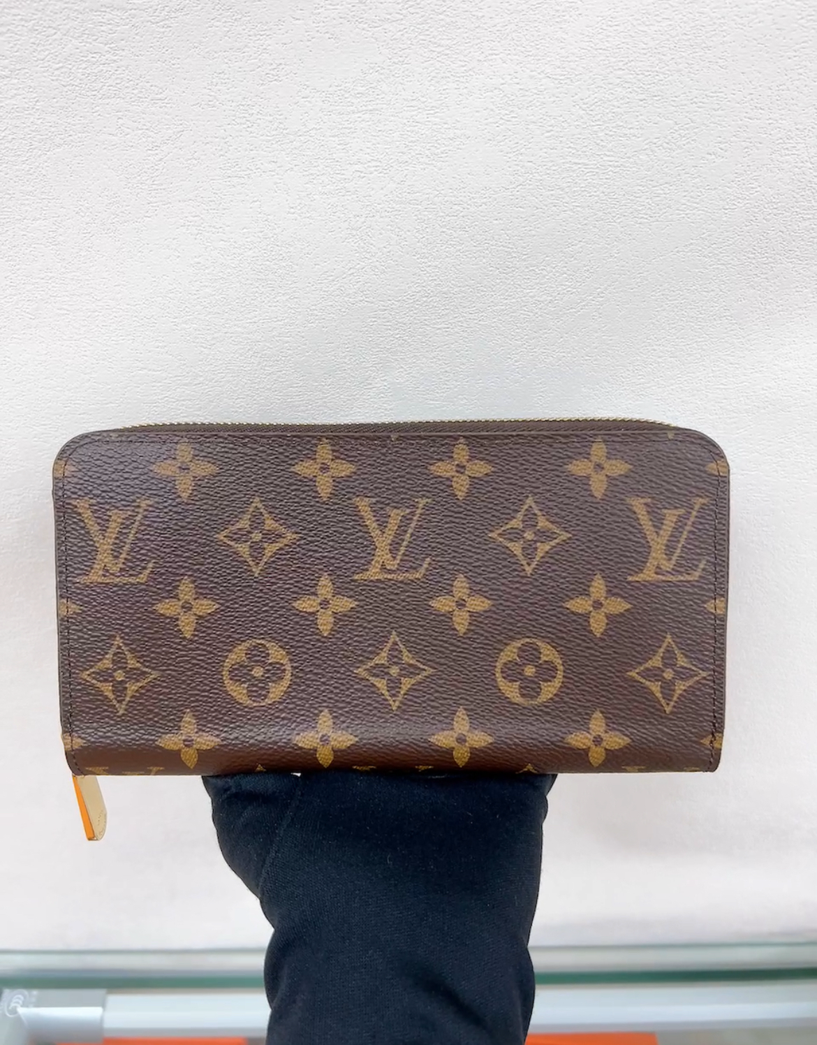 *Unused* Lv zipped long wallet (brown monogram)