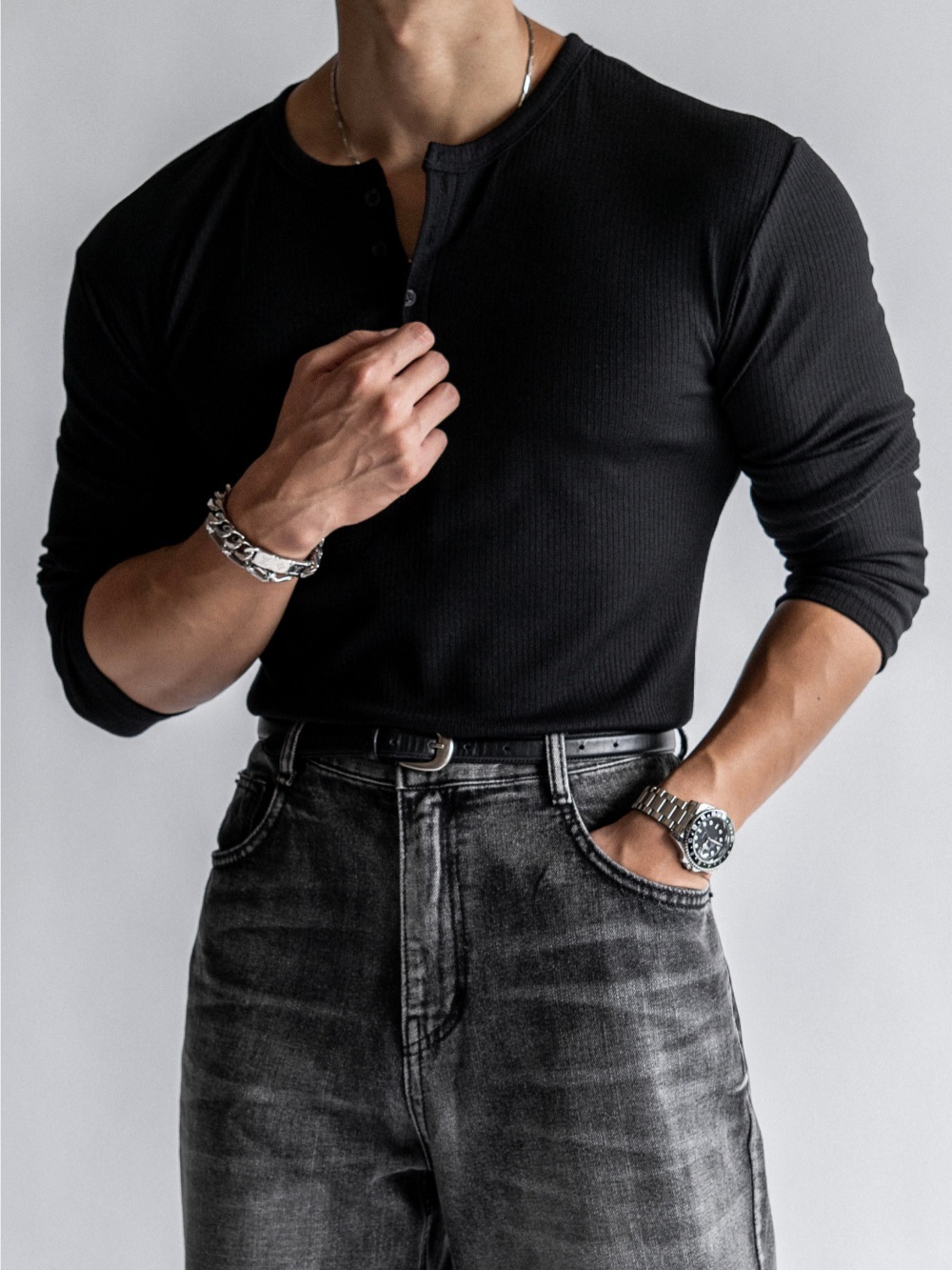 Delta 肌肉亨利領長袖上衣