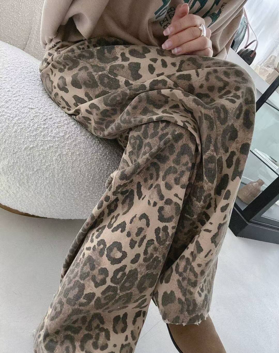 口袋釘釦豹紋褲