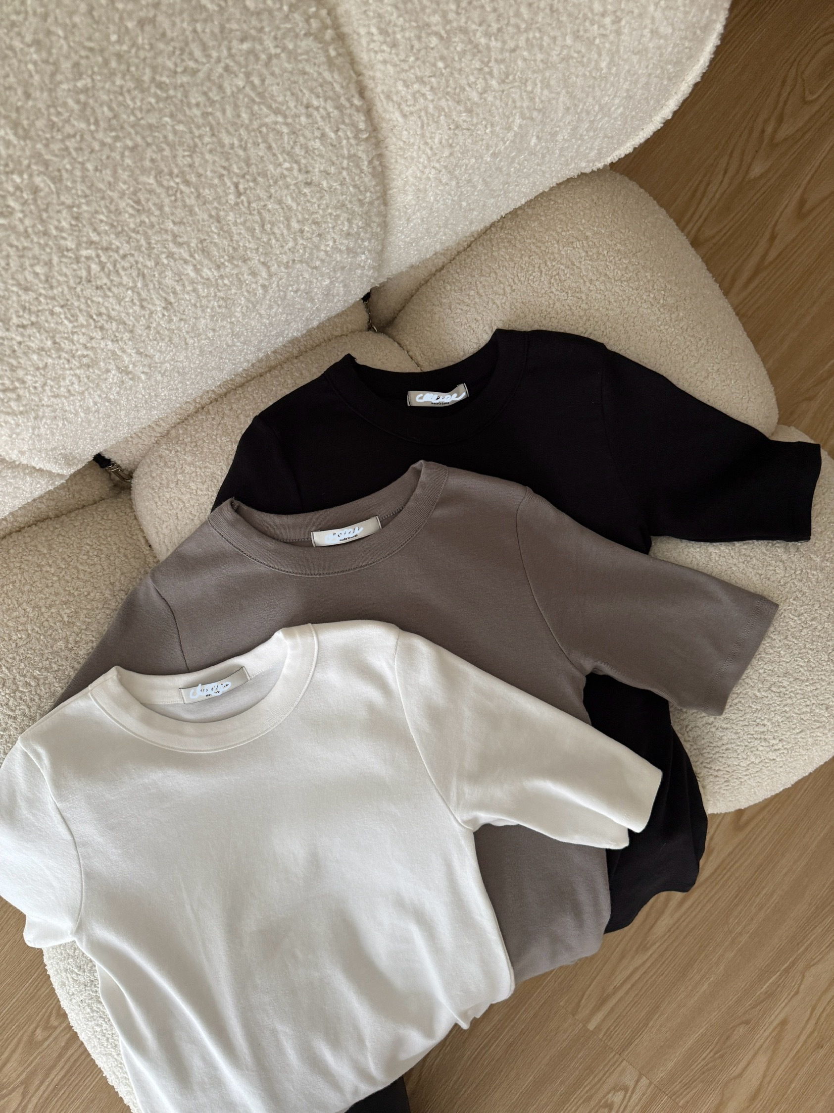 r10/推薦必買,直角肩五分素T