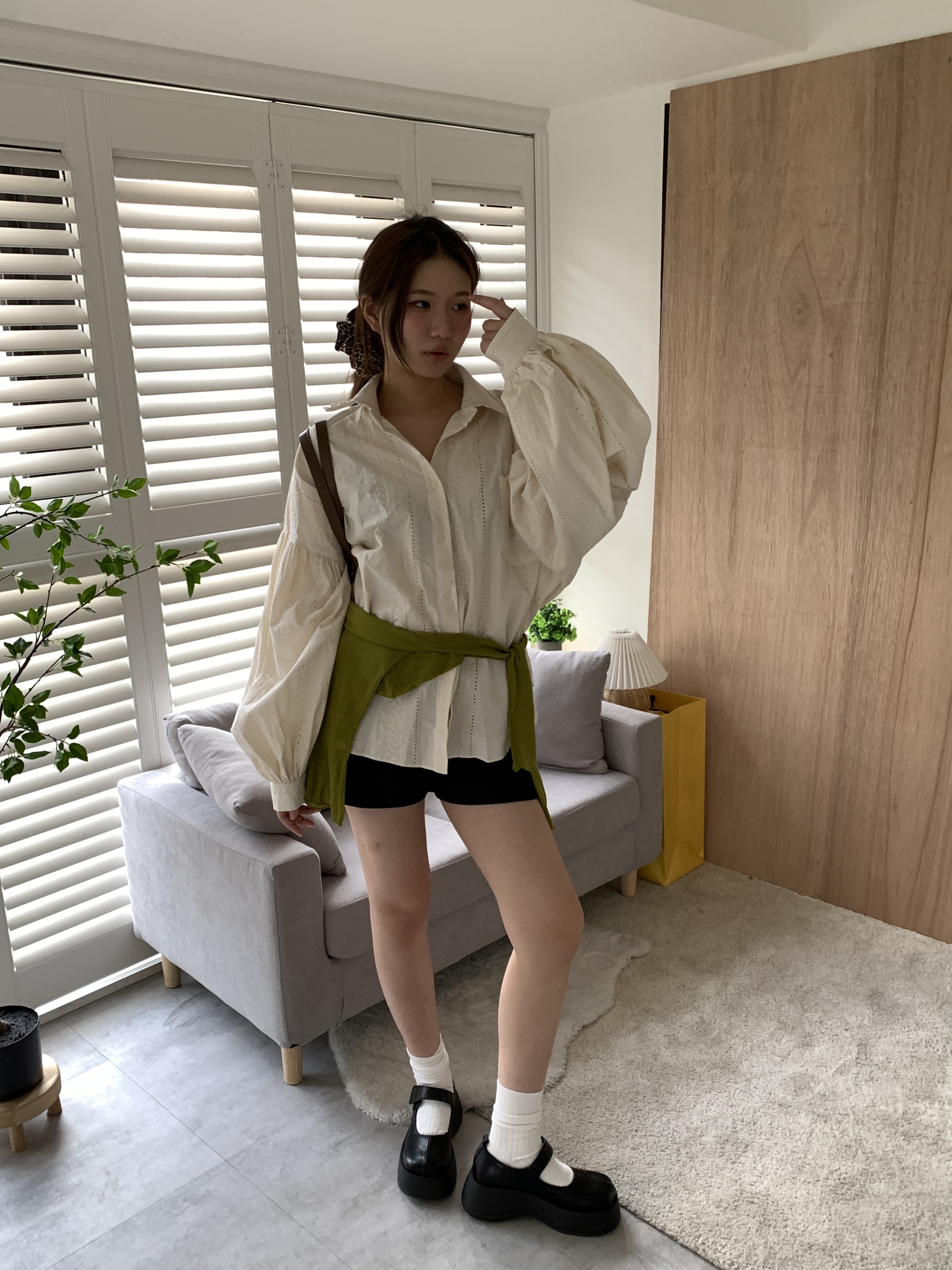 r11(設計品牌)/法式慵懶 蕾絲雕花澎袖襯衫