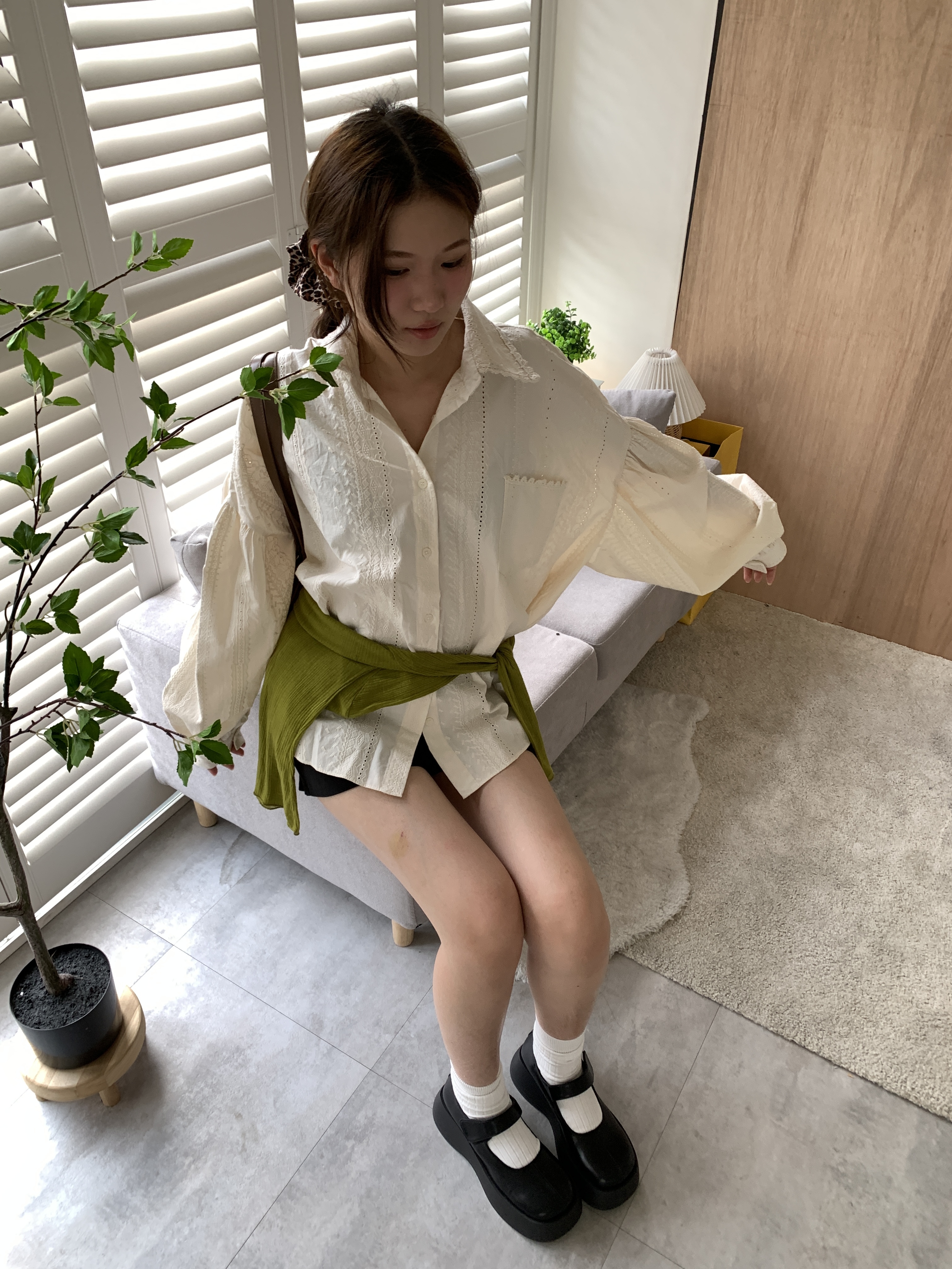 r11(設計品牌)/法式慵懶 蕾絲雕花澎袖襯衫