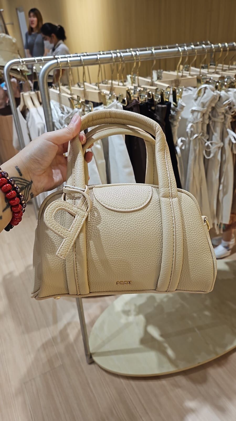 泰國連線 PREM P字吊飾手挽斜咩袋（T10 PR461）