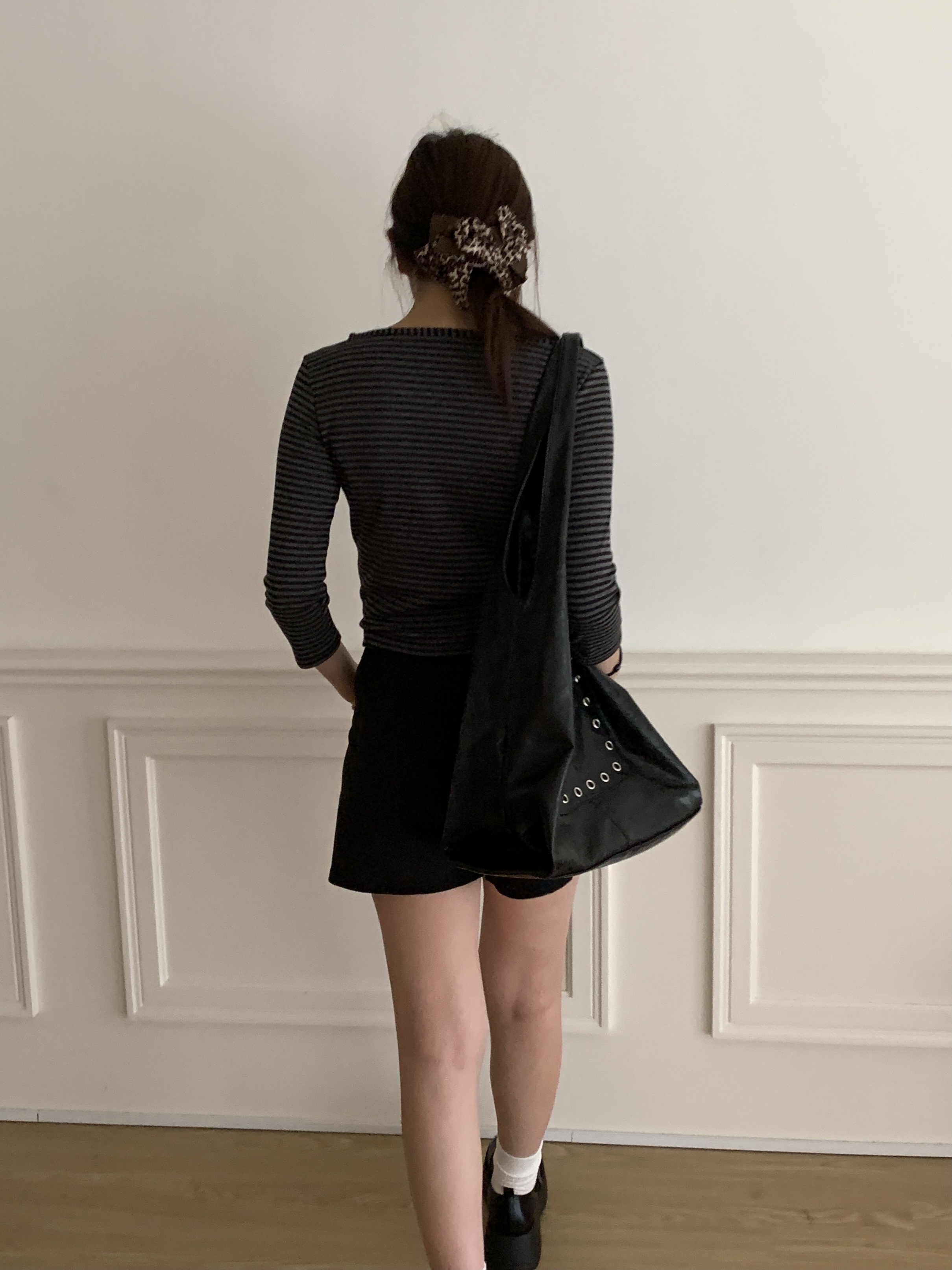 r17/秀場周圍 金屬釘珠微磨毛短褲