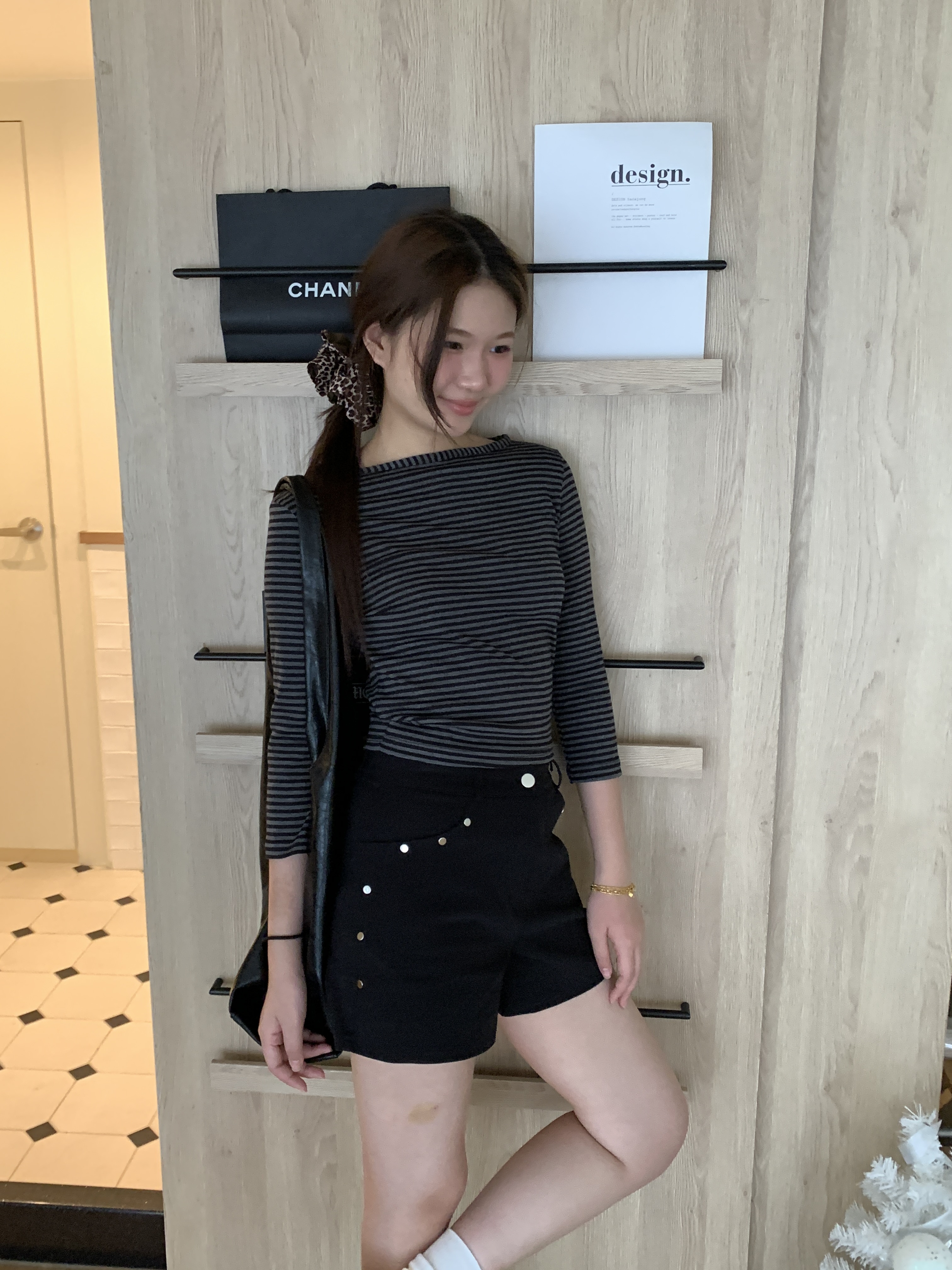 r17/秀場周圍 金屬釘珠微磨毛短褲