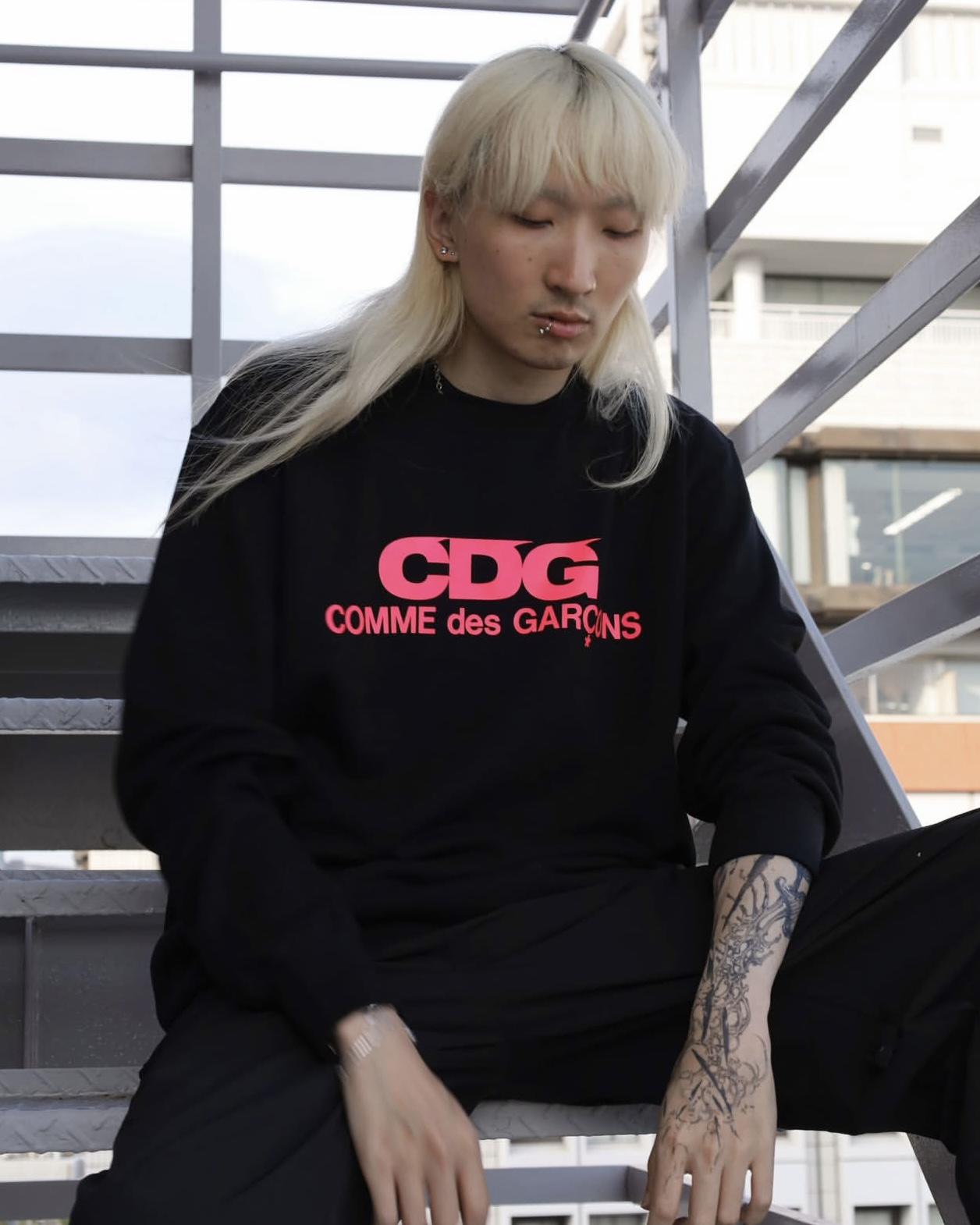 CDGCDGCDG / PINK LOGO CREW NECK SWEATSHIRT