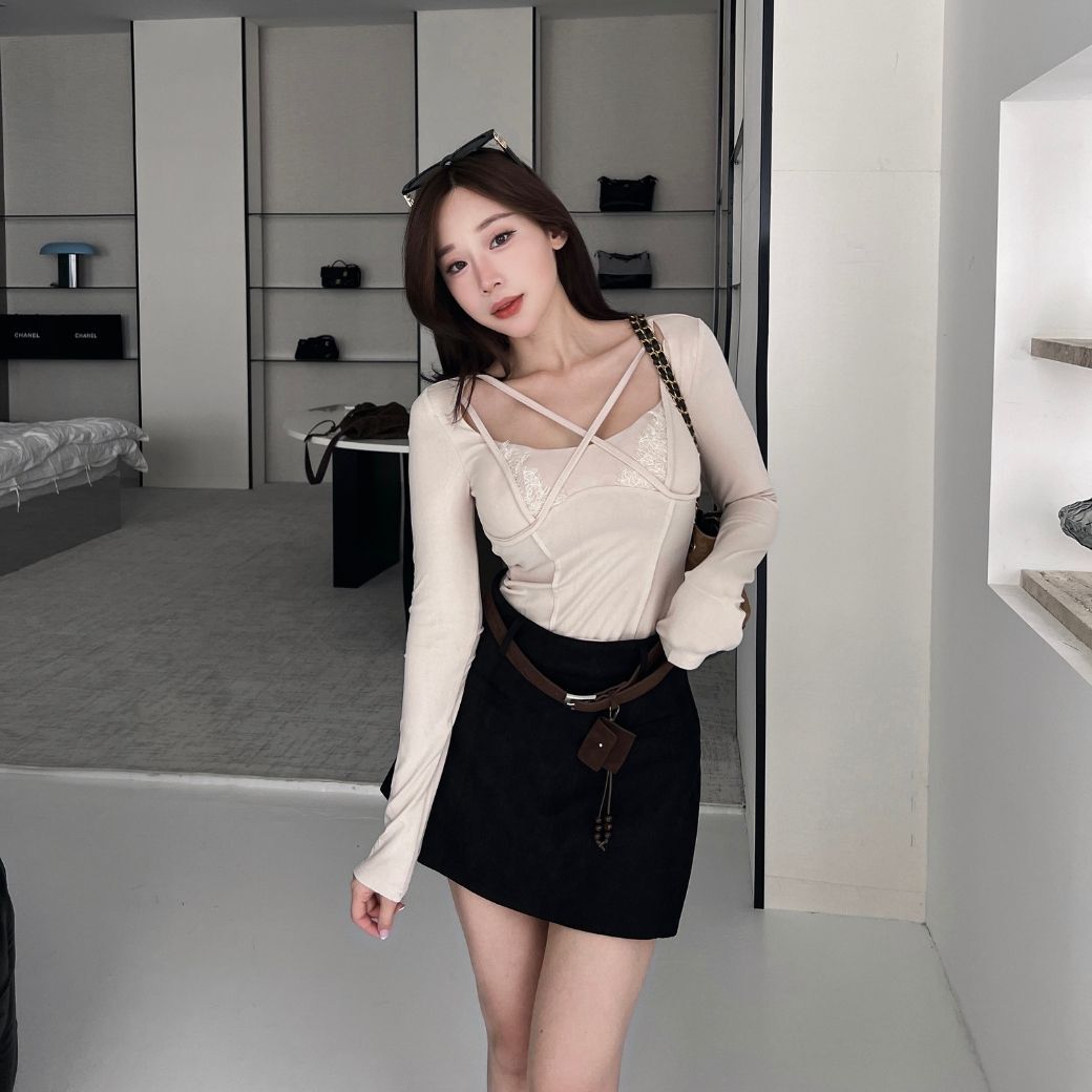 【心動維納斯】交叉蕾絲修身上衣-2色 美翻客人都愛拿! 甜辣女神 長袖上衣(現貨)