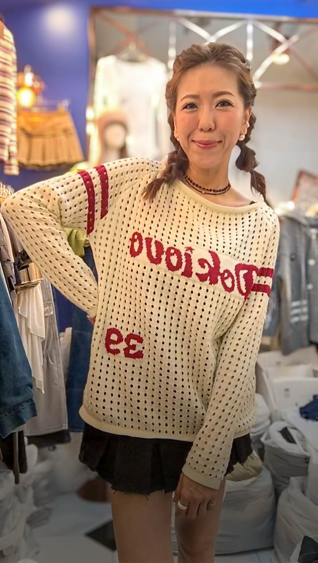 🥰K3589  ▶️洞洞英文字上衣 👉B:130cm L:67cm
