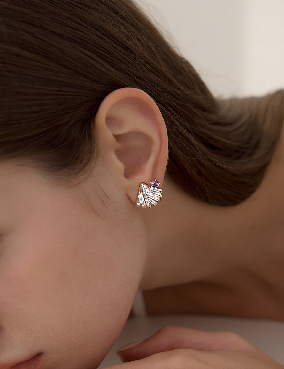 不對稱海星貝殼。夾式耳環