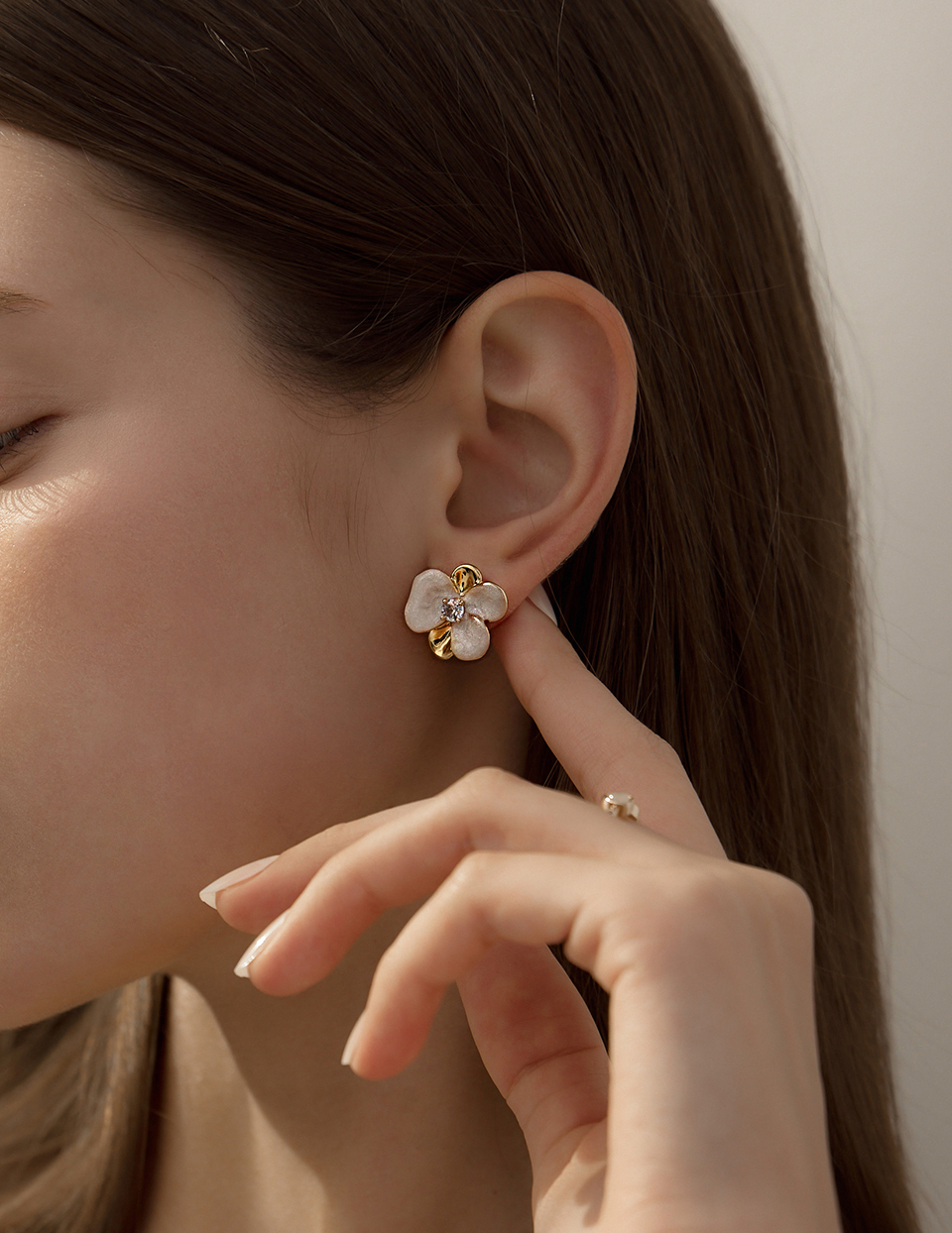 典雅畫釉蝴蝶結。針式耳環