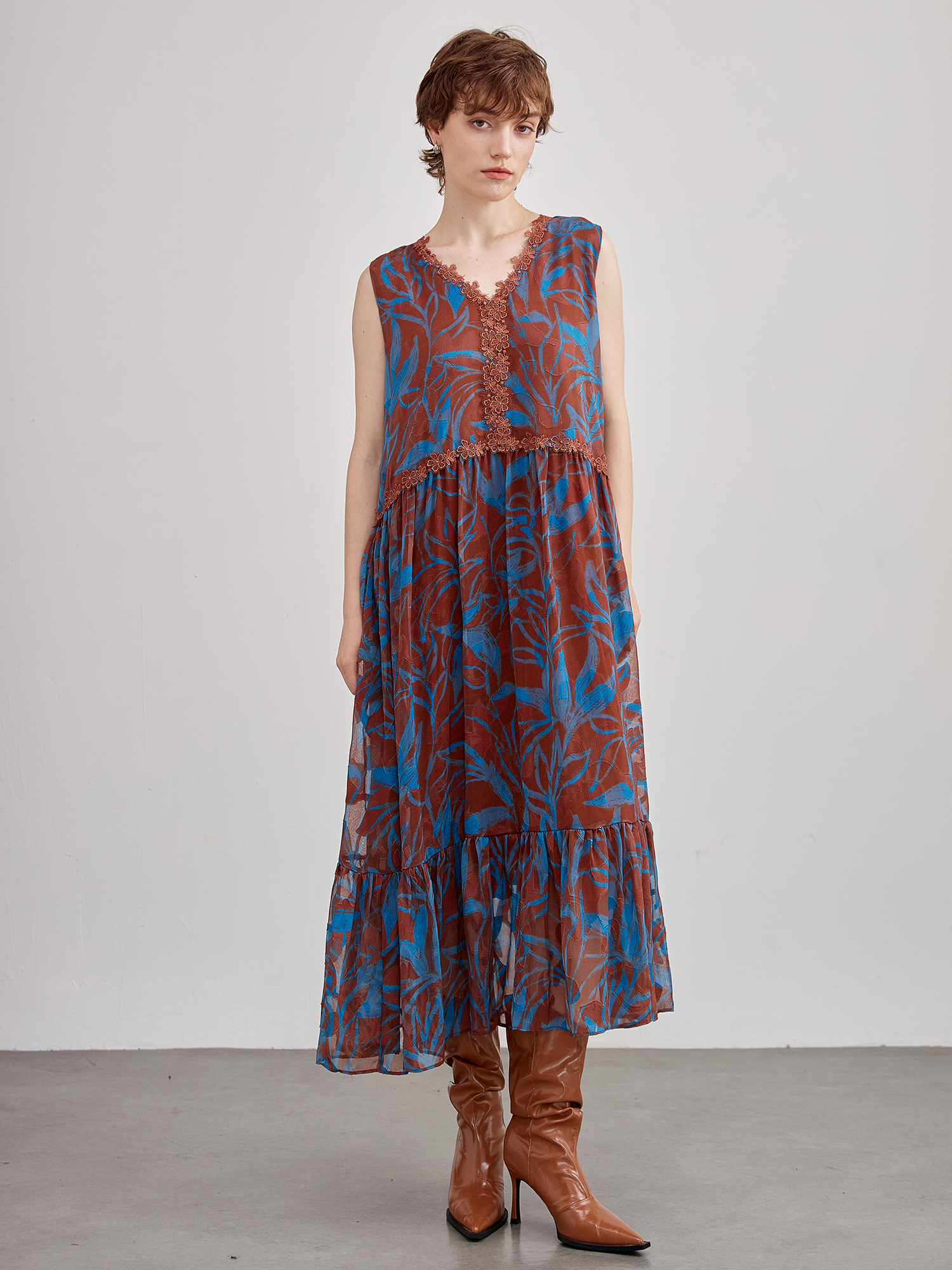 mi-tu 印花V領無袖連身裙