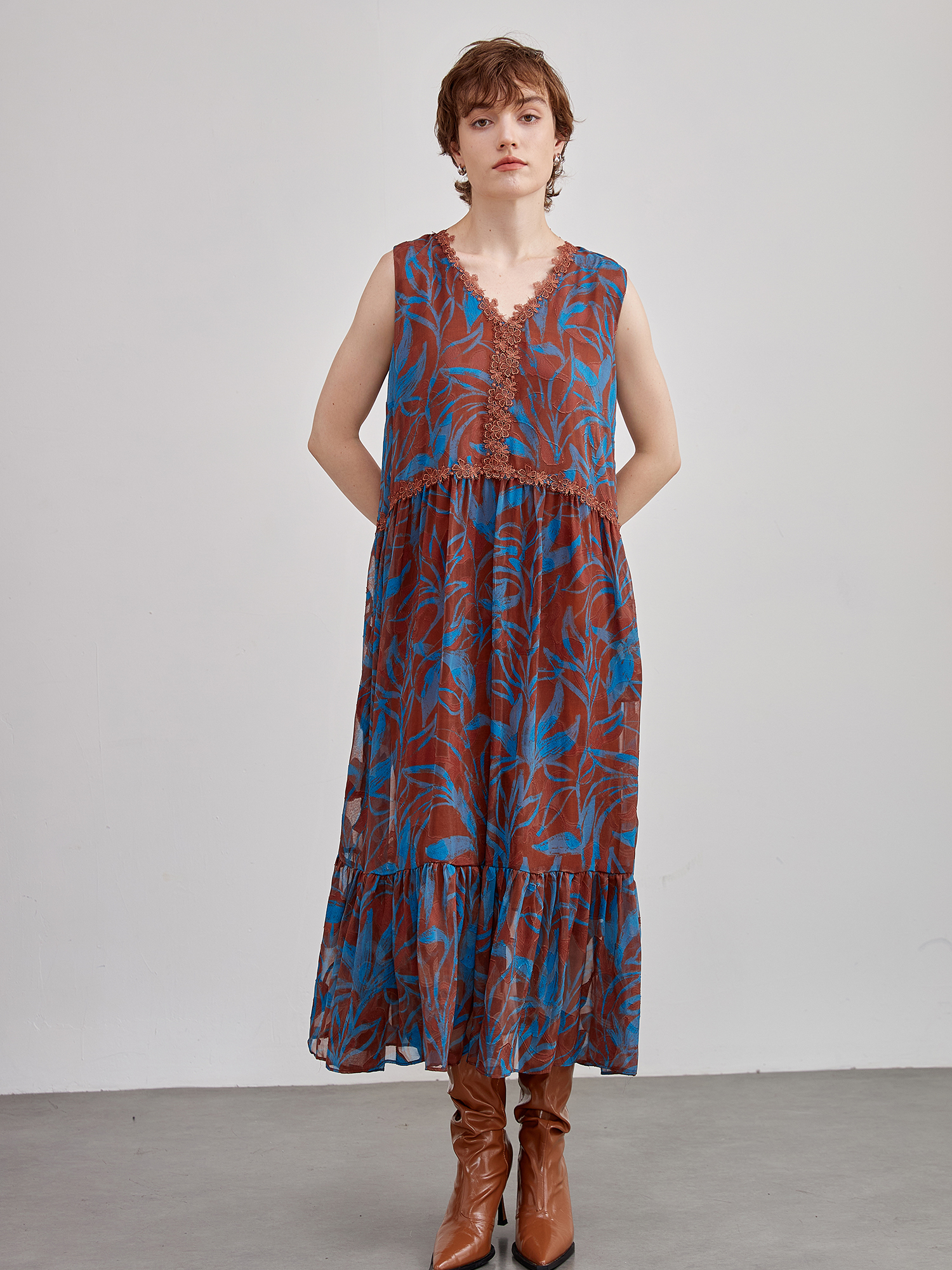 mi-tu 印花V領無袖連身裙