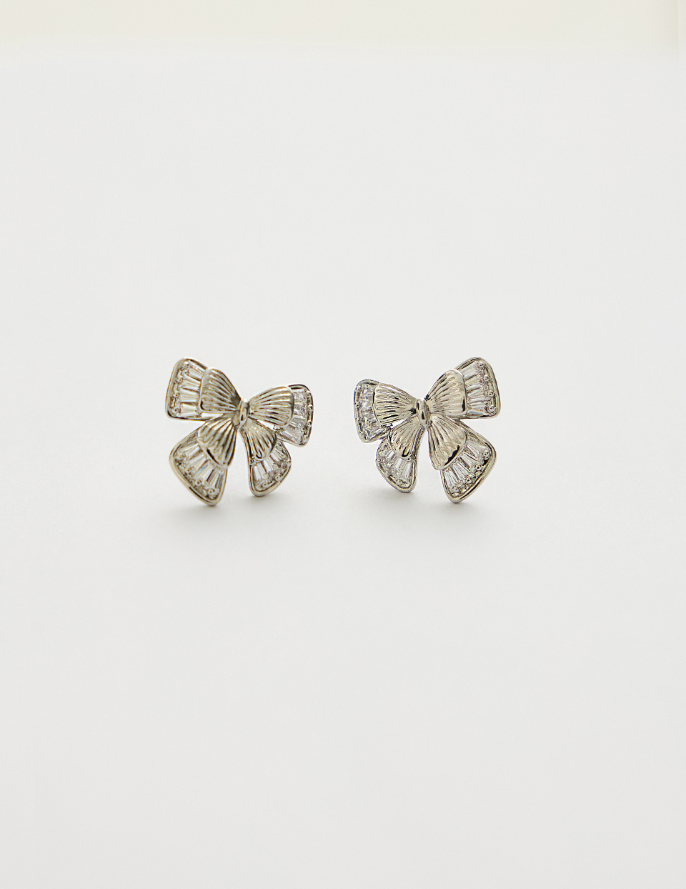 雙蝶翩翩。針式耳環