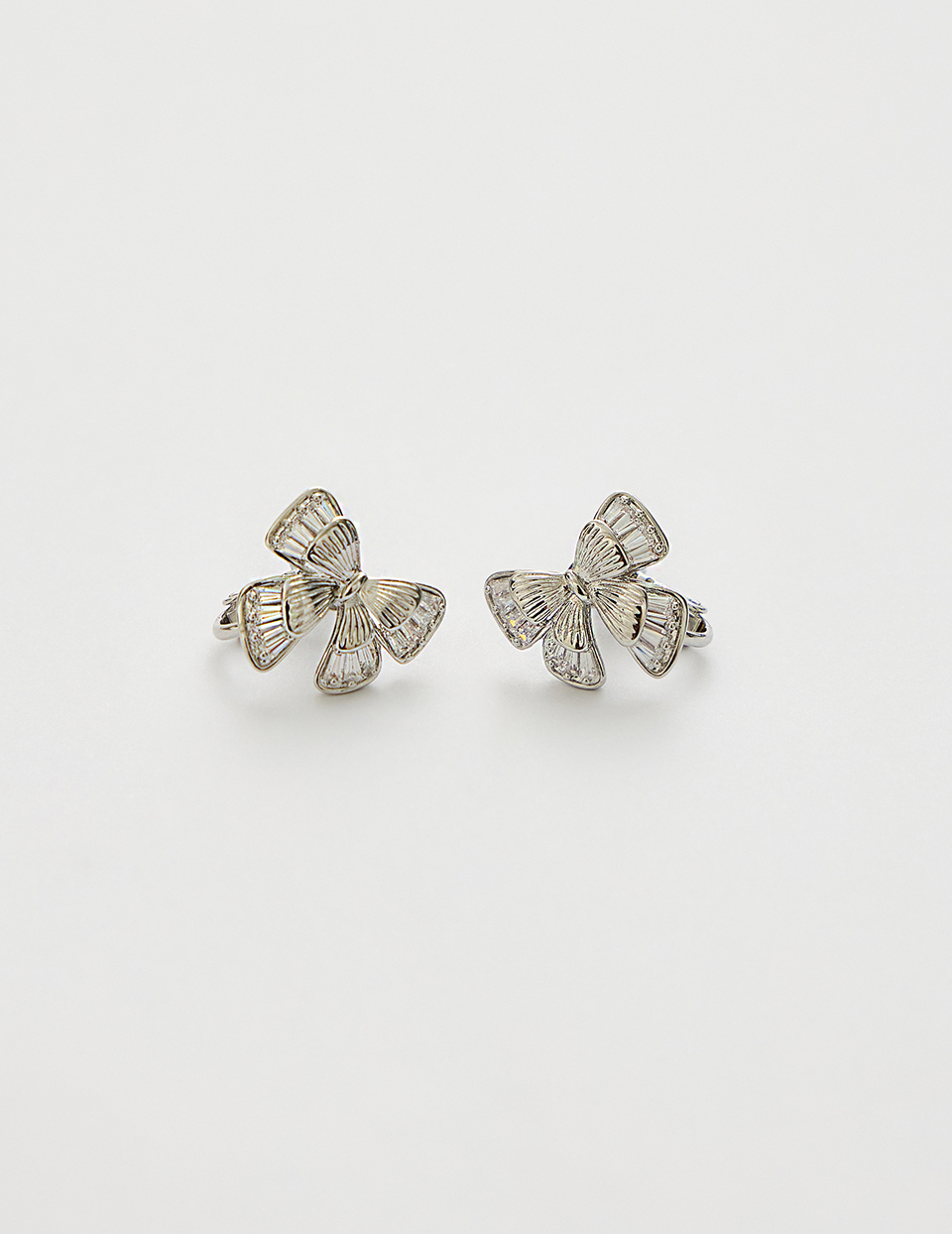 雙蝶翩翩。夾式耳環