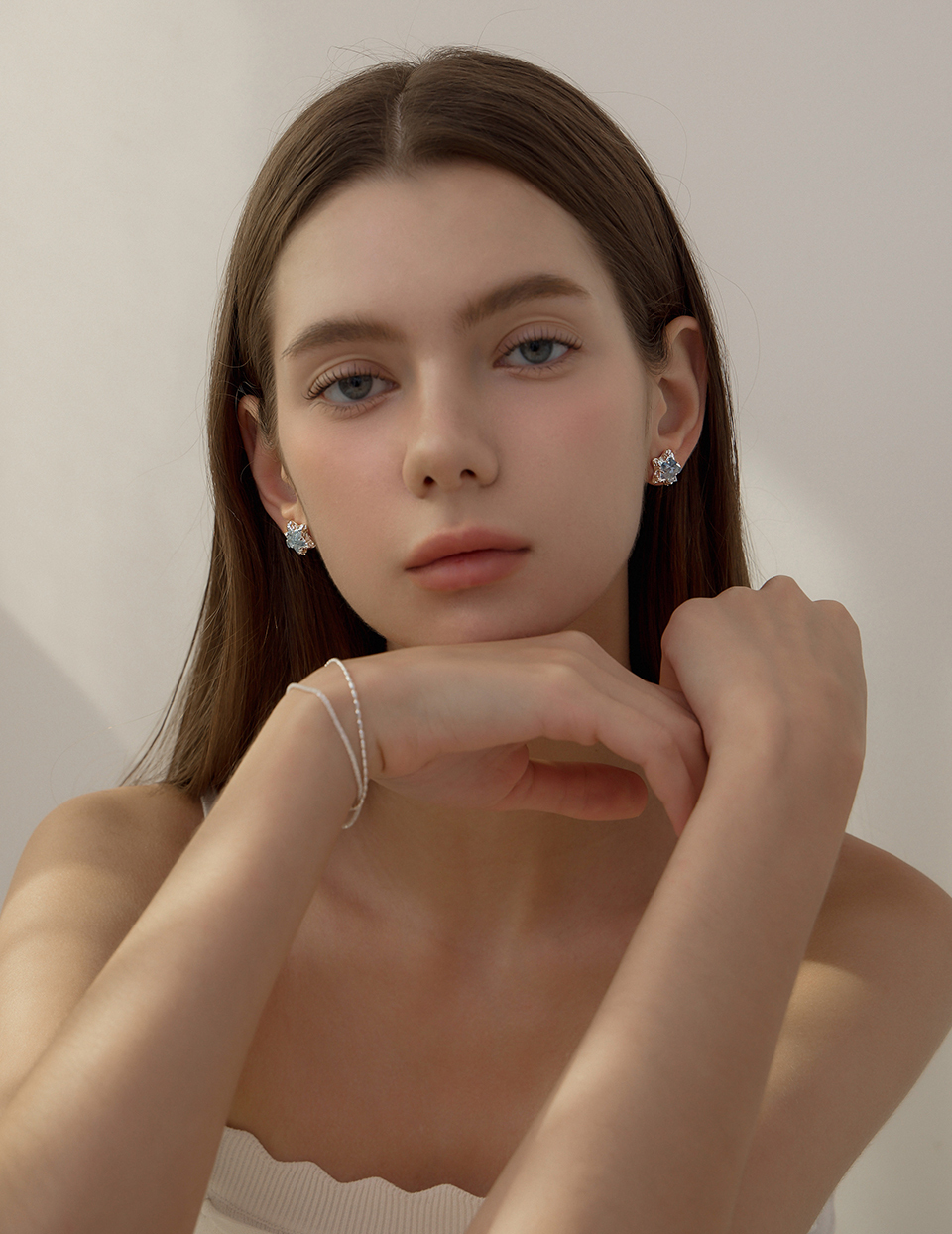 藍光冰霜星星。針式耳環