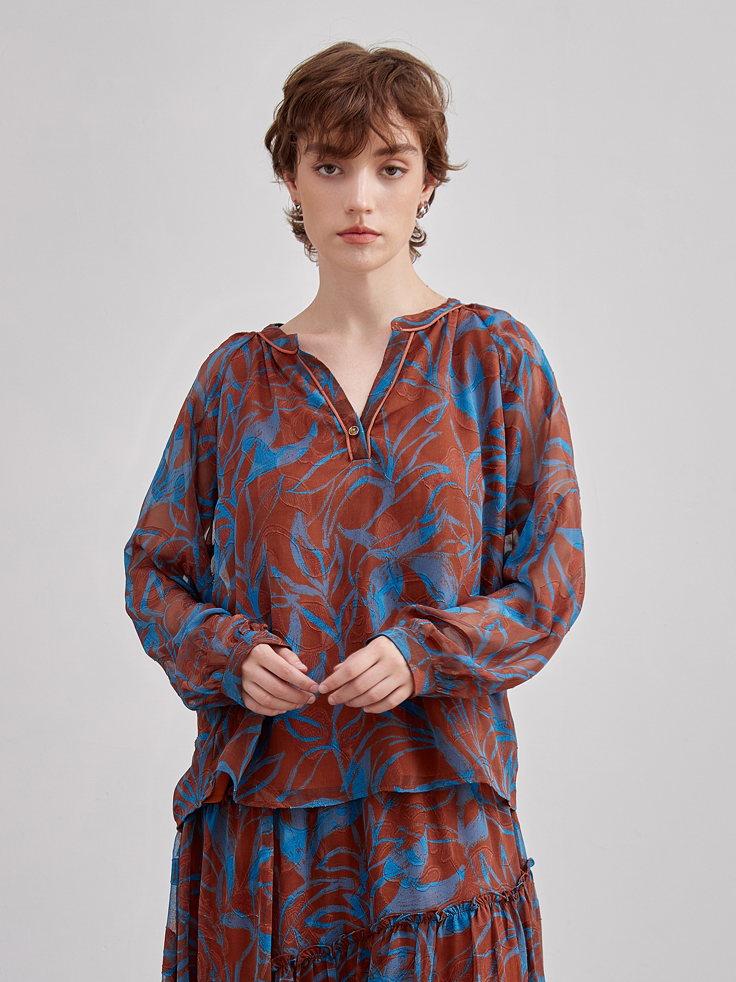 mi-tu 印花V領上衣