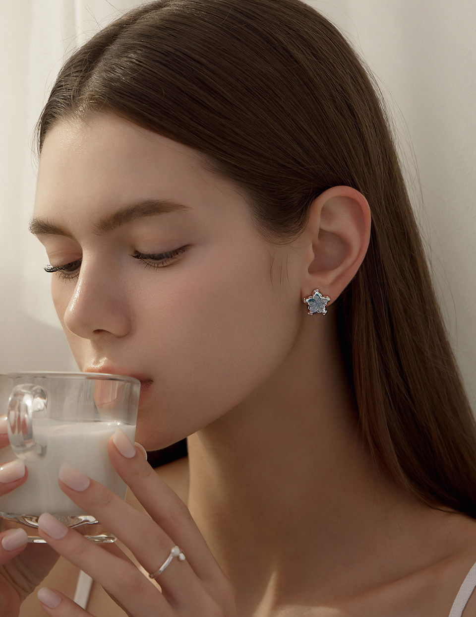 藍光冰霜星星。夾式耳環