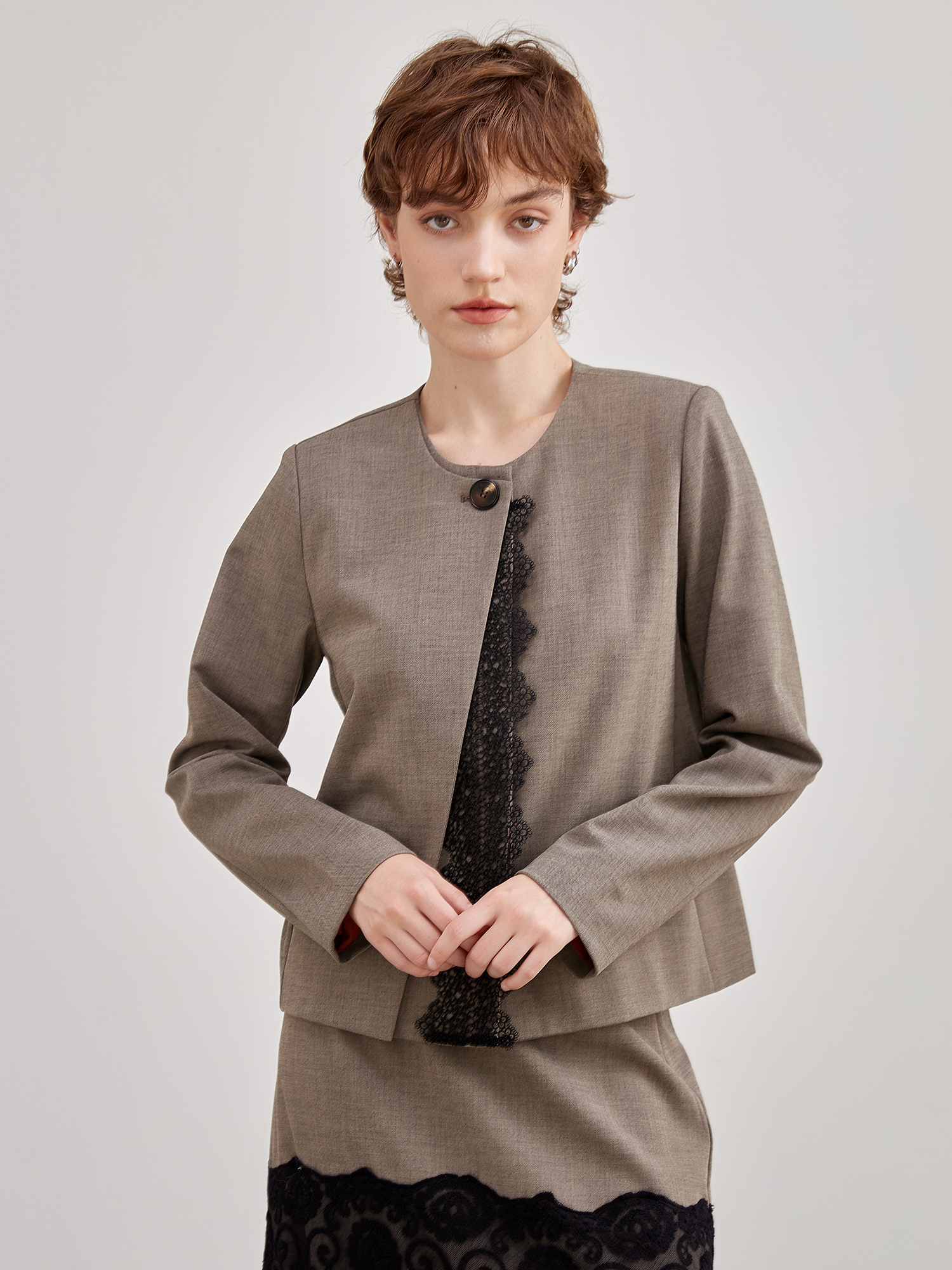 mi-tu 蕾絲拼接圓領西裝外套