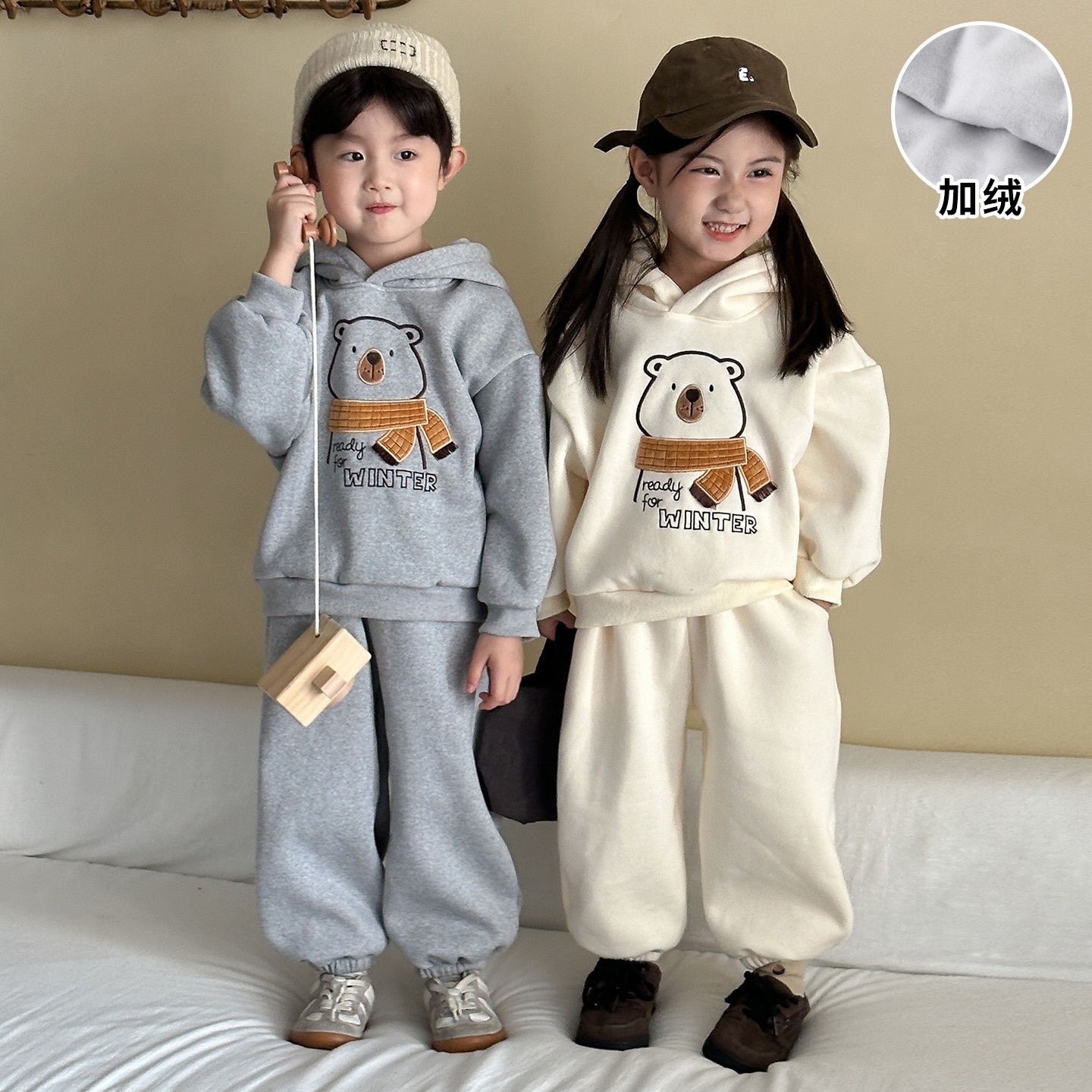 兄弟姐妹一起穿_兩色圍巾北極熊連帽加絨套裝