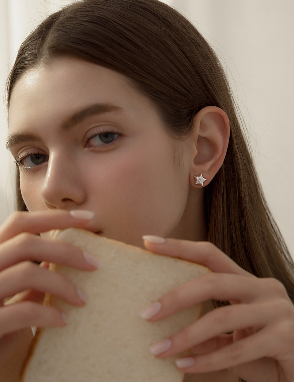 碎銀閃爍星星。針式耳環