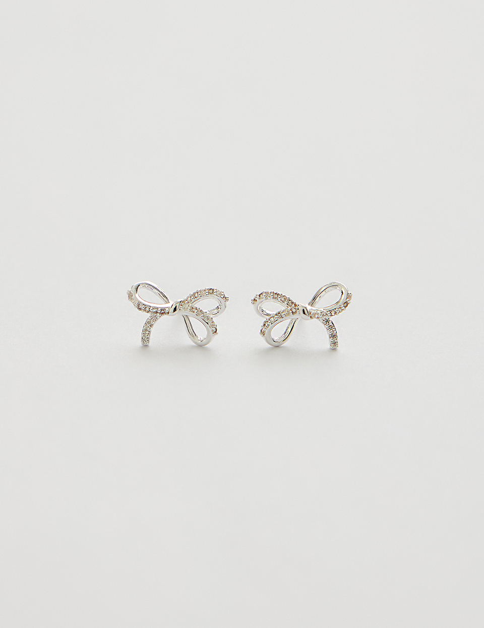 氣質微光蝴蝶結。針式耳環