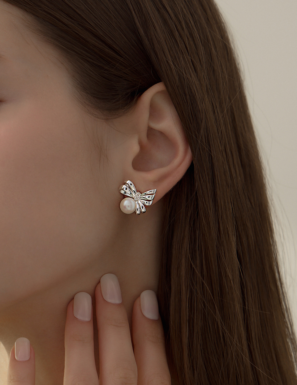蝶翼珍珠。針式耳環