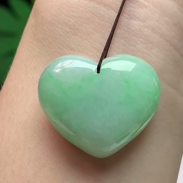翡翠飄綠愛心,天然翡翠A玉, 緬甸玉, Jade, Jadeite